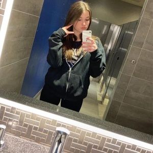 Meet your Posher, Talia